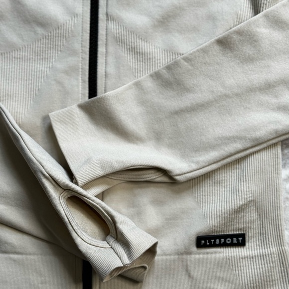 New! PrettyLittleThing Active Zip-up Jacket in Oatmeal Medium - Picture 3 of 8